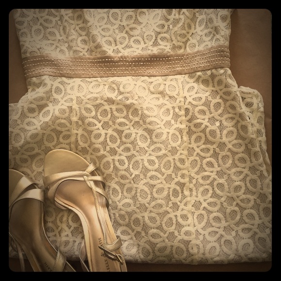 Gold heels - Picture 1 of 3